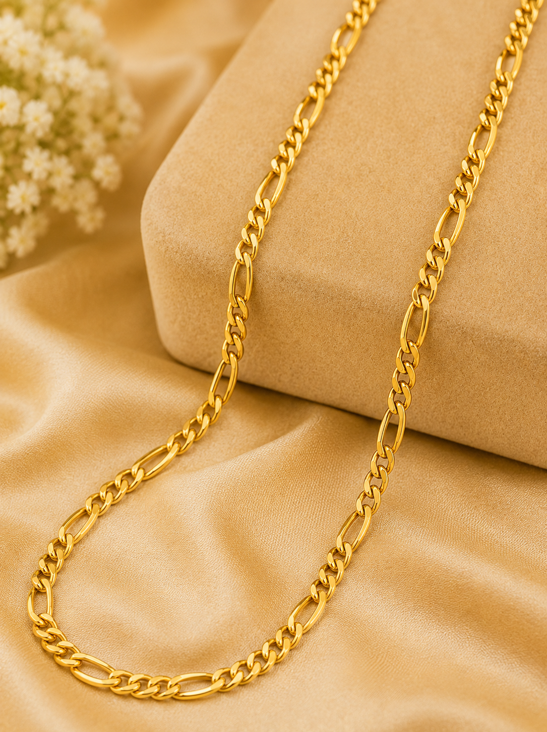 Classic Italian figaro link gold chain